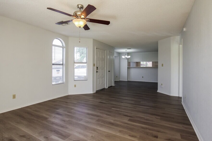 Building Photo - 7040 W Olive Ave