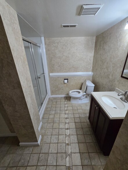 Building Photo - 3842 Farmbrook Dr