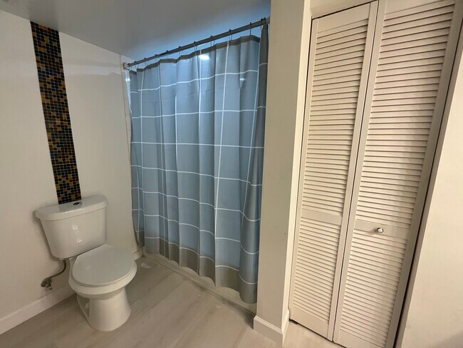 Building Photo - 4816 N State Road 7