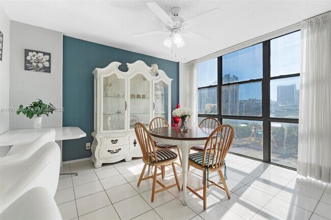 Building Photo - 1000 Parkview Dr