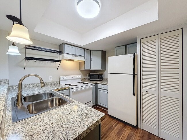 Building Photo - 8302 Bardmoor Blvd