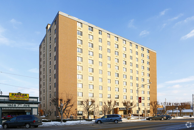 Building Photo - Beaver Falls Plaza