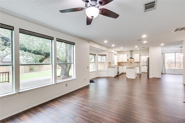 Building Photo - 6407 Back Bay Ln