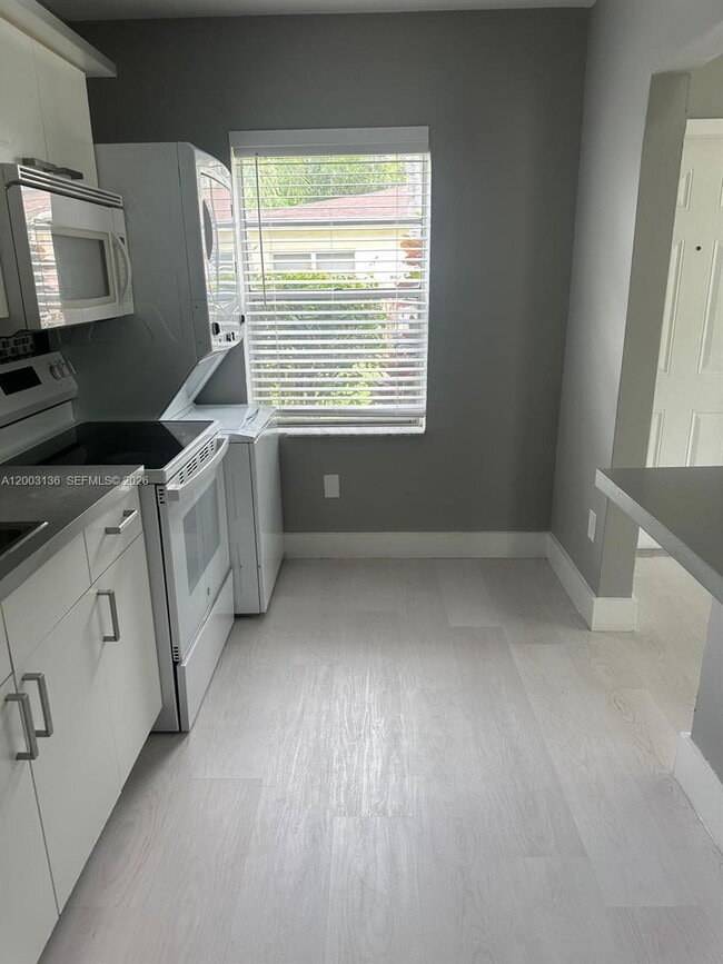 Building Photo - 2016 Miami Rd