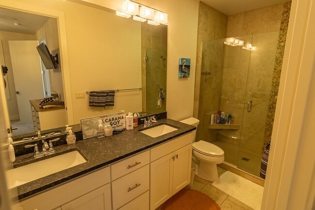 Building Photo - Jones - Fully Furnished Condo on the River Available Mid Sept - Mid May Only