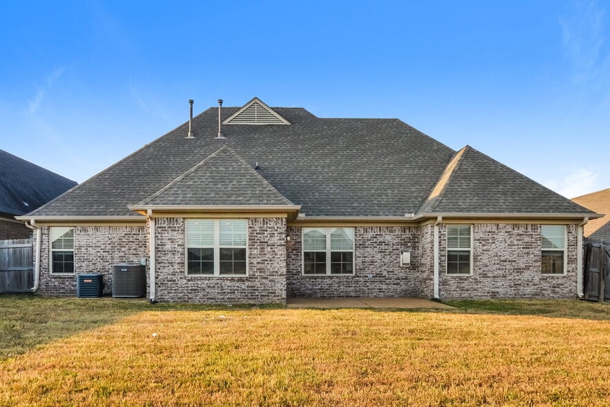 Building Photo - 2565 Woodcutter Dr