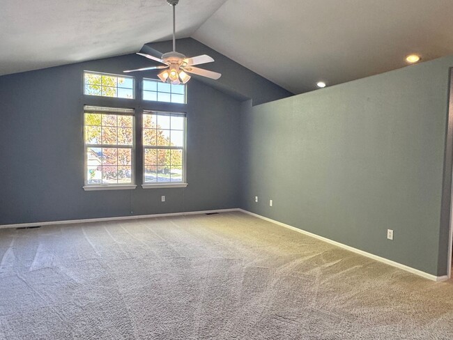 Building Photo - Spacious, Highlands Ranch Home Featuring 4...