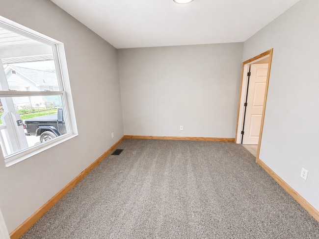 Building Photo - Updated 3 Bedroom Home Near Westgate Park with Modern Finishes