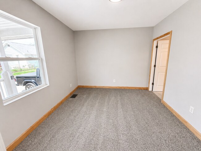 Building Photo - Updated 3 Bedroom Home Near Westgate Park with Modern Finishes [FREE $500 MOVE IN DISCOUNT]