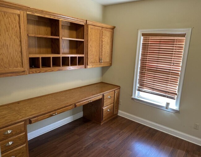 Building Photo - 693 Williams Rd