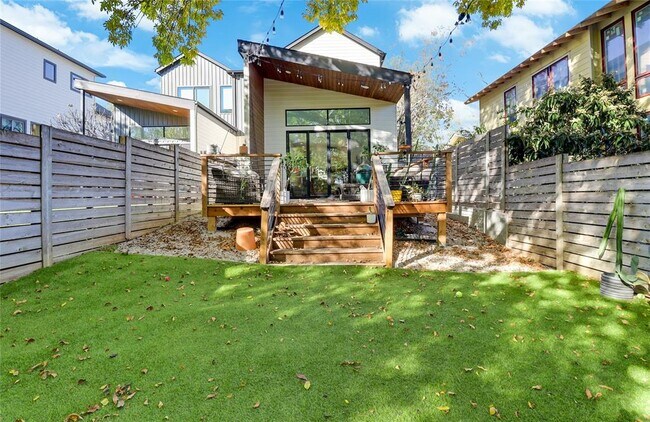 Building Photo - 2709 E 14th St