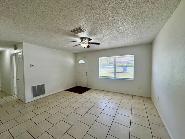 Building Photo - Charming 3-Bedroom Home in Apopka!