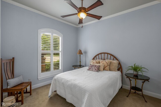Building Photo - Beautiful Home on the Red River....