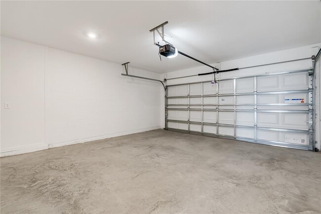 Building Photo - 5682 Nispero Wy