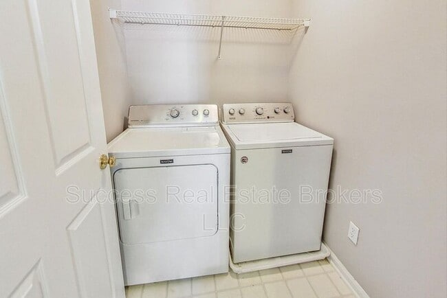 Building Photo - 1645 Heyford Cir NW