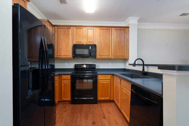 Building Photo - 15449 Goodwood St