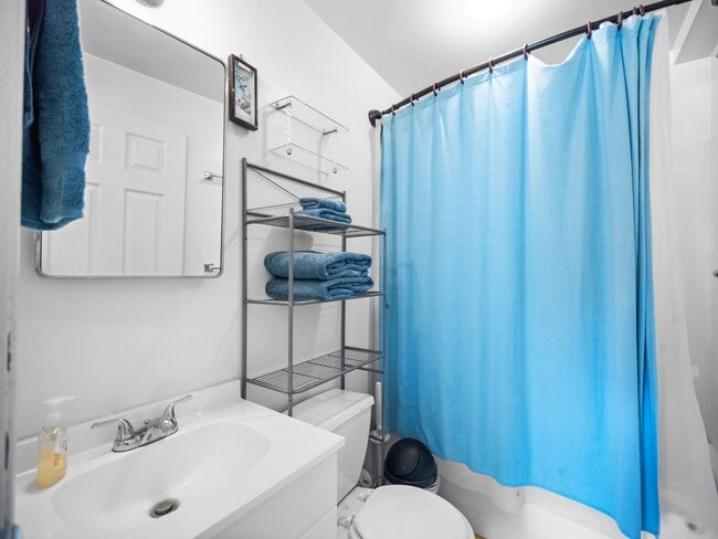 Building Photo - Cozy 1-Bedroom Rental – All Utilities Incl...