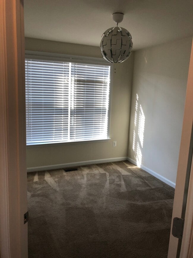 third floor bedroom - 9814 Smithview Pl