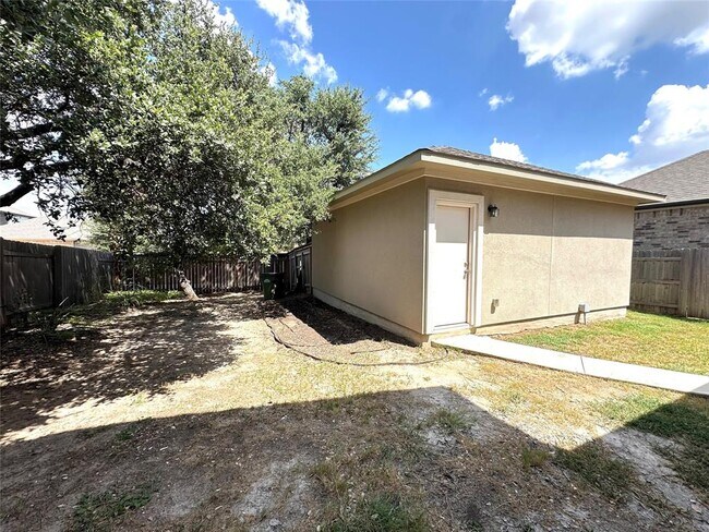 Building Photo - 2724 Stone Branch Dr