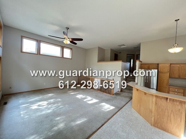 Building Photo - Large End Unit Townhome Available Late April, 2BR + Office, Vaulted Ceilings, 3 Bath, Family Room