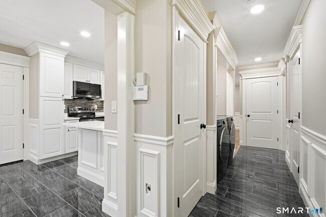 Building Photo - 193 The Meadows