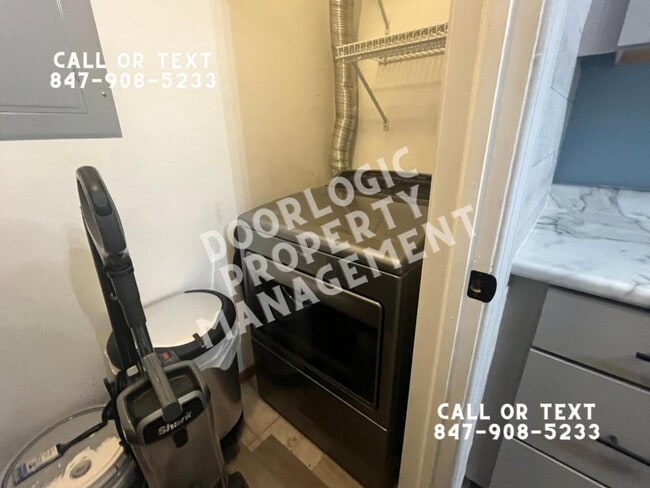 Building Photo - 1371 Cunat Ct