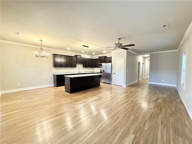 Building Photo - 812 NE Hts Ln