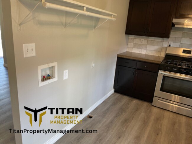 Building Photo - 2bed/1bath Townhouse