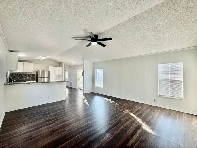 Building Photo - 1007 Spooner St