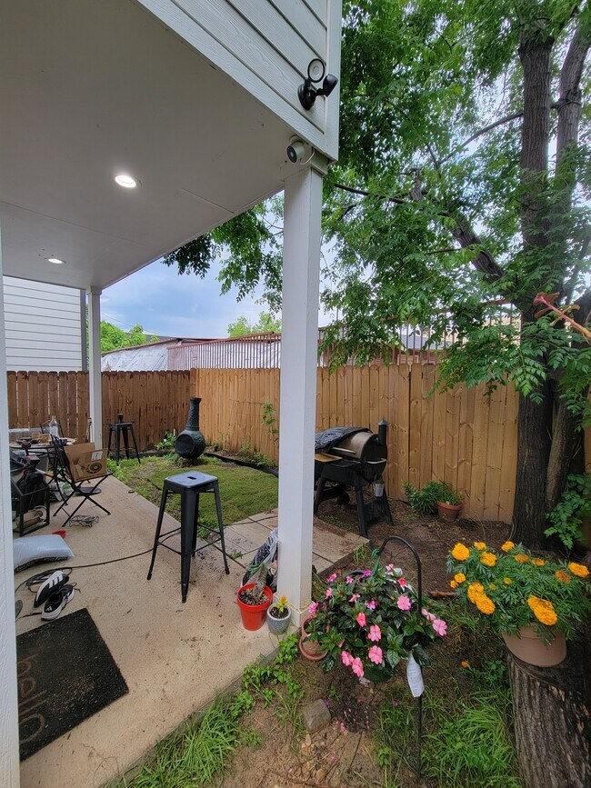 Building Photo - 2336 Starks Ave