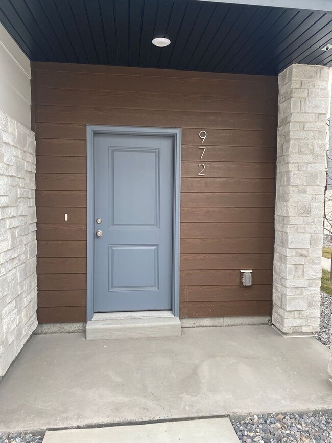 Building Photo - 2 WEEKS FREE - 4 Bed 3 Bath Townhome Available mid-July in American Fork!