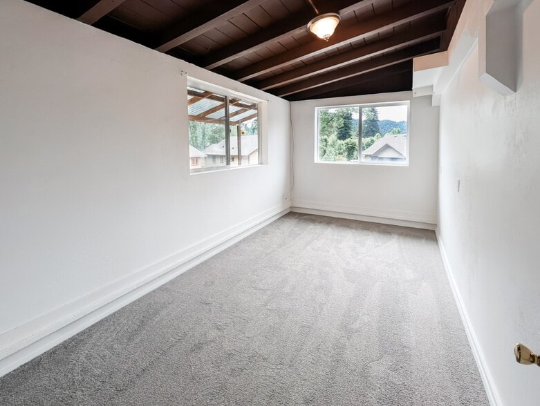 Building Photo - 14301 Mill Ct