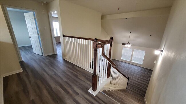 Building Photo - 2026 Silverwater Ct