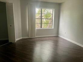 Building Photo - 3564 Southpointe Dr
