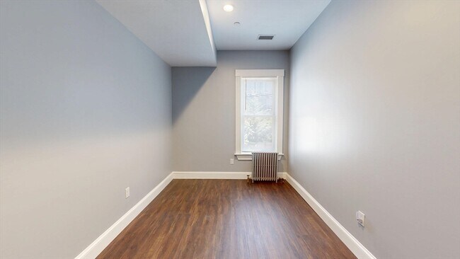 Building Photo - 109 Chelsea St