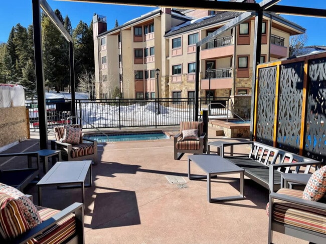 Building Photo - 535 South Park Avenue