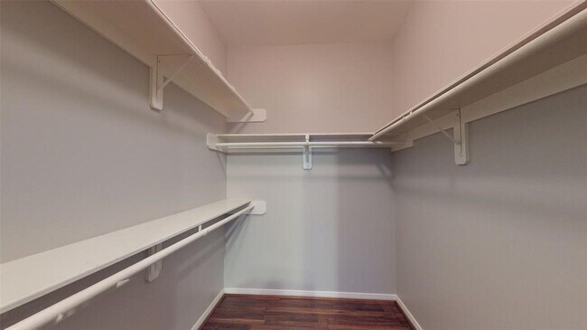 Building Photo - 2104 Gillette St