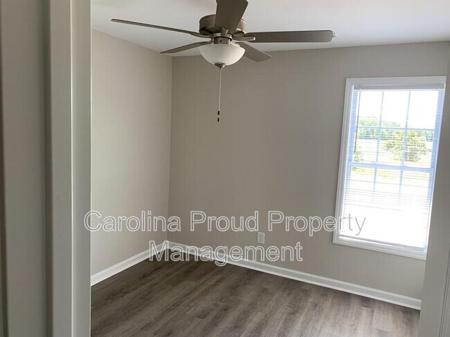Building Photo - 4033 Lucerne Ct