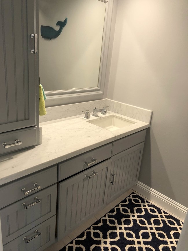 Building Photo - 736 Gould Ave