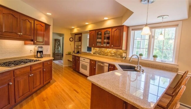 Building Photo - Spacious 4-Bedroom Home for Rent in Williston, VT