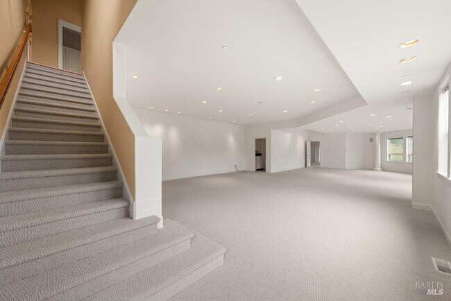 Building Photo - 10 Warrens Way