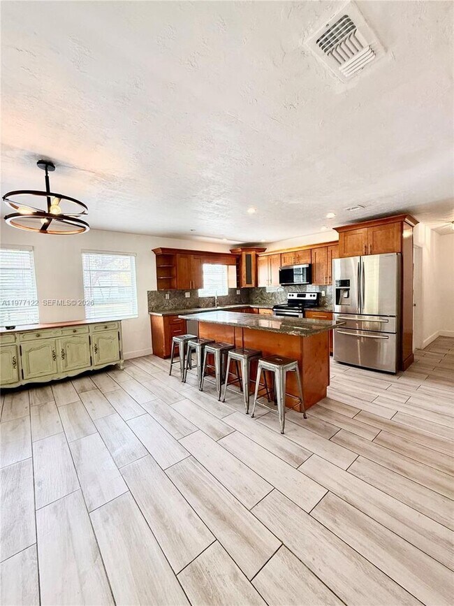 Building Photo - 16665 SW 93rd Ct