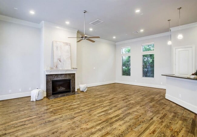Building Photo - 1853 Dart St