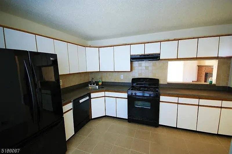 Building Photo - 24 Kirby Ln