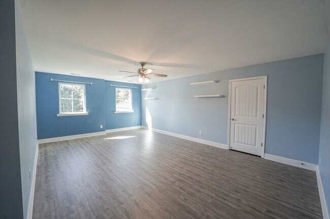 Building Photo - 425 Wicklow Dr
