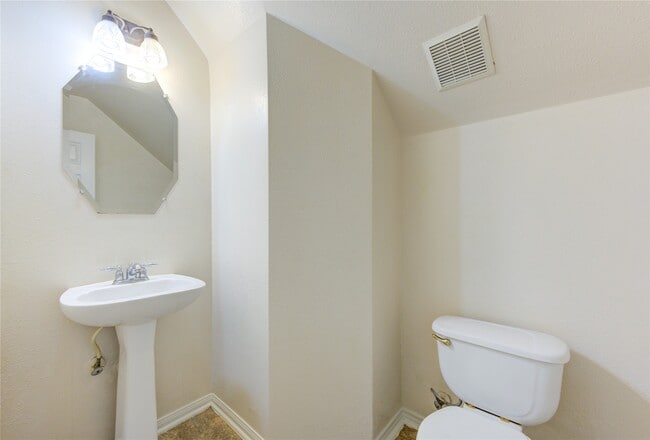 Building Photo - 2921 Indigo Dr