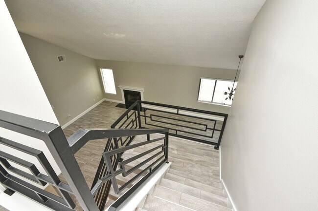 Building Photo - 621 Landings Pl
