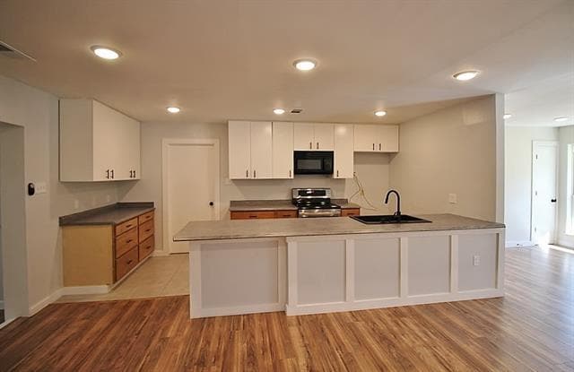 Building Photo - 1212 Neptune Dr