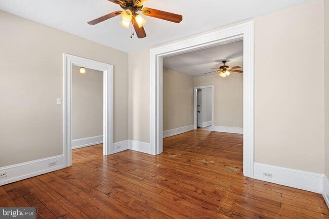 Building Photo - 161 Hermitage St