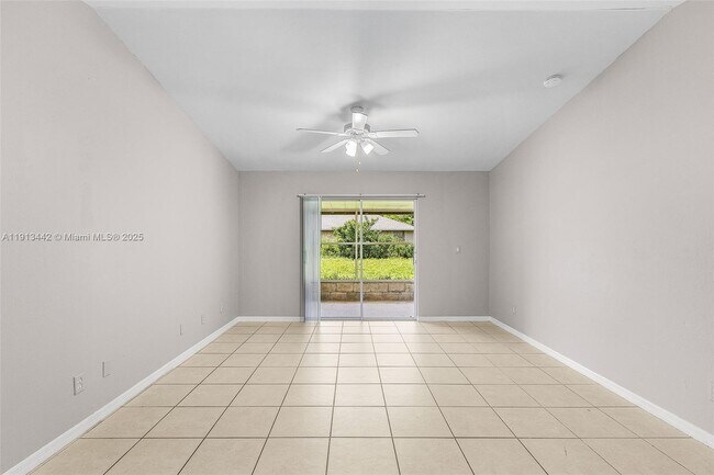 Building Photo - 2412 Millie Ave S